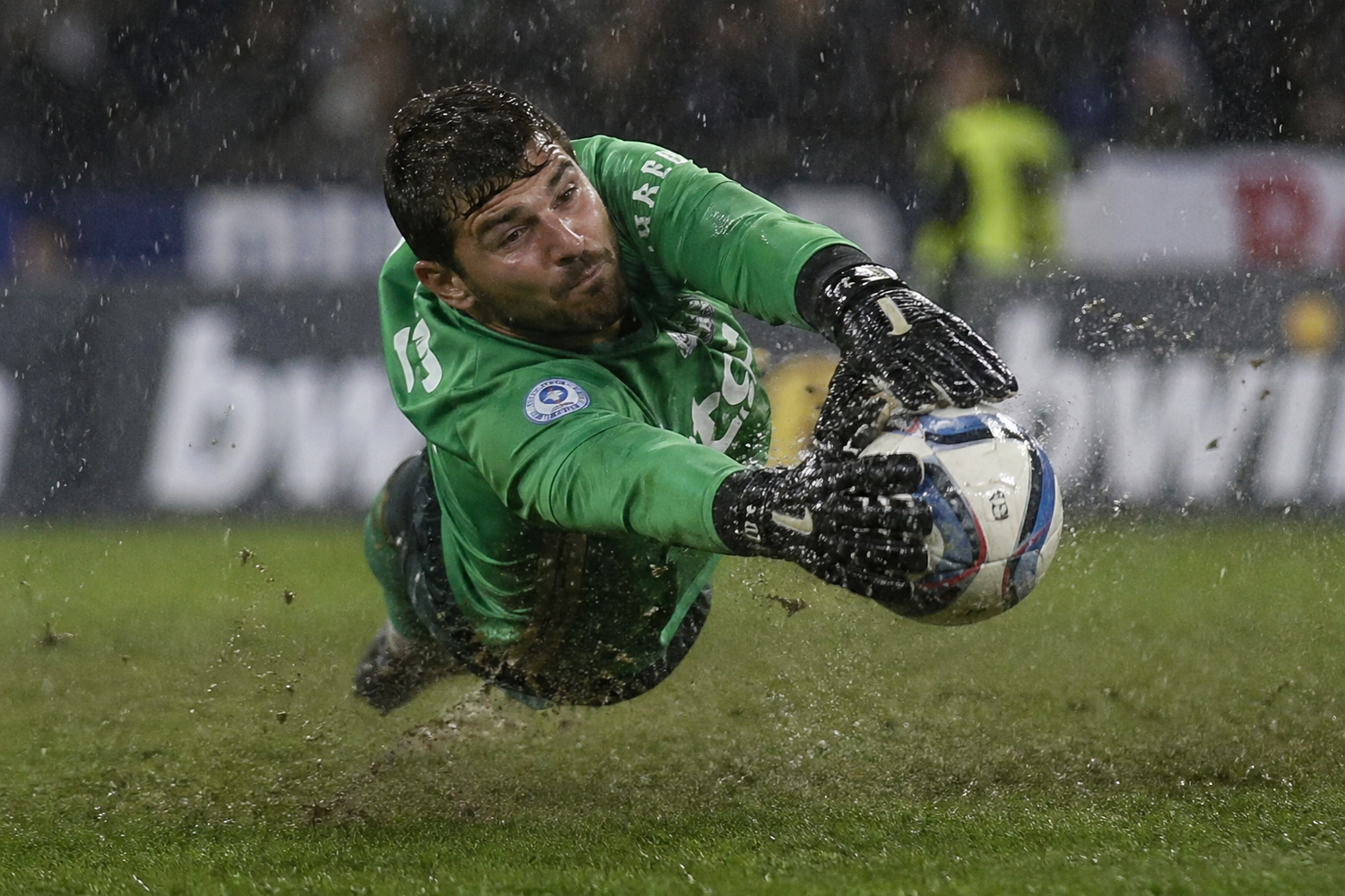Best goalkeeper gloves UK in wet match conditions