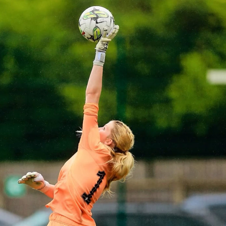 Best Goalkeeper Gloves for Kids: How to Choose the Right Pair