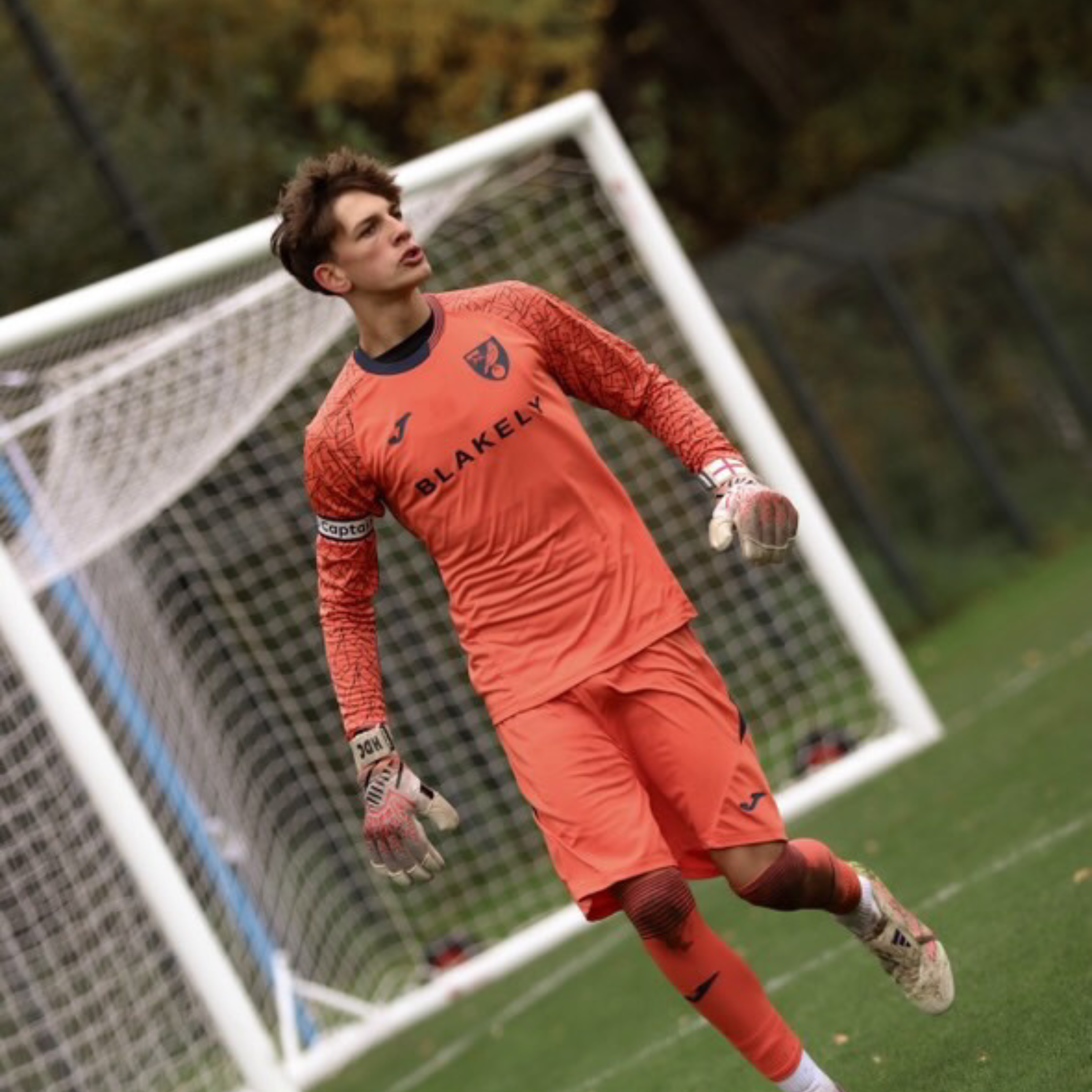 keeper wearing the apex glove